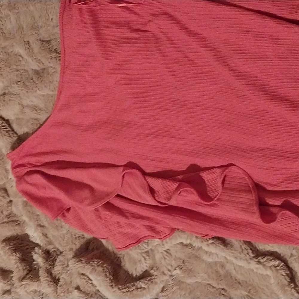 Tops - Picture 2 of 4